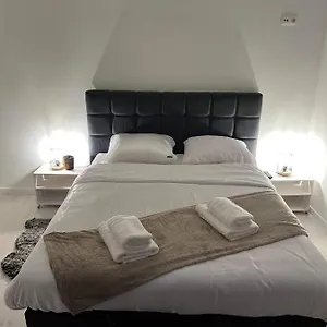 Apartamento Prachtige In Centrum Met Badkamer !, Brujas