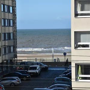 Lichtrijk 2-slaapkamerappartement Met Zeezicht En Gratis Parking Oostende